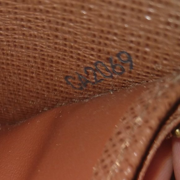 Louis Vuitton Zippy Monogram Wallet - Picture 16 of 16